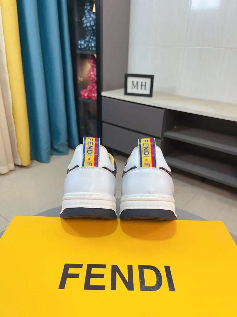 Men's shoes 💰400🌹🌹[FENDI] Fendi's classic and comfortable men's shoes, this complex sneaker is made of soft calfskin➕genuine leather lining➕original ultra-light rubber material with rough outsole. This unique light style is suitable for the casual and refined sensibility of this season. It is comfortable and natural on the feet. It is an everyday style for casual travel in autumn and winter! 38/44